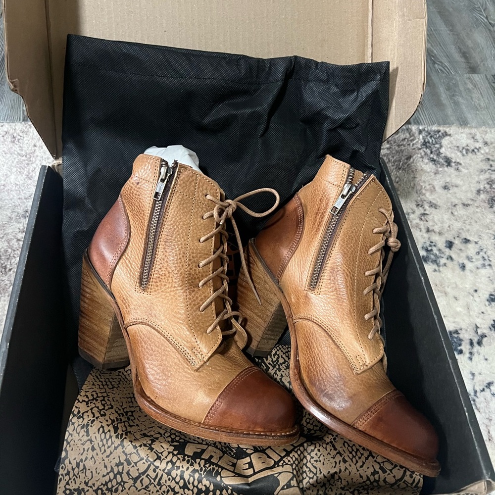 Freebird Black and Gold Shoe Box - Picture 2 of 11